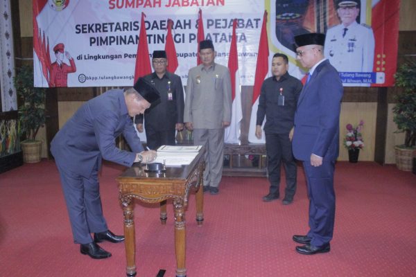 Sekda dan 3 Pejabat Pimpinan Tinggi Pemkab Tulang Bawang Dilantik