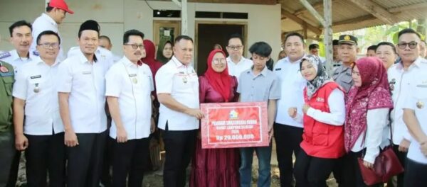 Rasa Haru Warga Penerima Bantuan Bedah Rumah Bupati Nanang