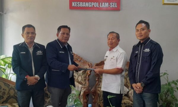 JMSI Lamsel Serahkan Legalitas Organisasi ke Kesbangpol 