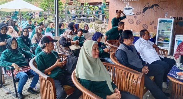 Bidhumas Polda Lampung dan Wartawan Silaturahmi di Perosotan Pelangi, Usung Konsep Berbeda 