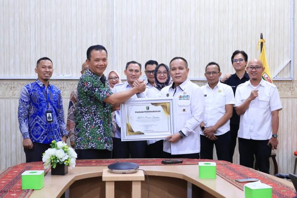 Diskominfotik Lampung Berikan Penghargaan Kepada BPS