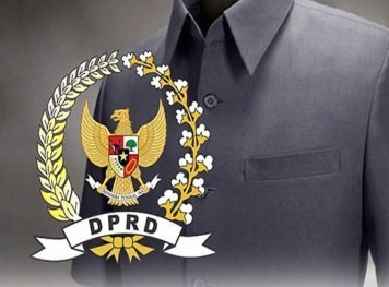 Dapat Pin Emas Palsu Anggota DPRD Lampung Barat Minta Kejari Usut Korupsi Angaran Perjas Sekwan Rp24 Miliar