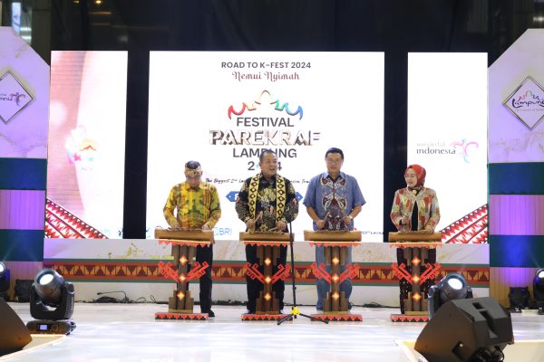 Arinal Buka Gelaran Lampung Fashion Show Pada Festival Parekraf Lampung 2024
