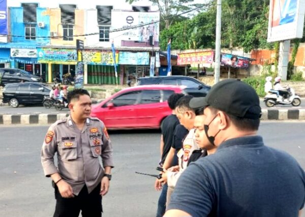 Diduga Rebutan Lahan Parkir Seorang Pemuda Ditikam, Merintih Kesakitan Lari Masuk Ramayana