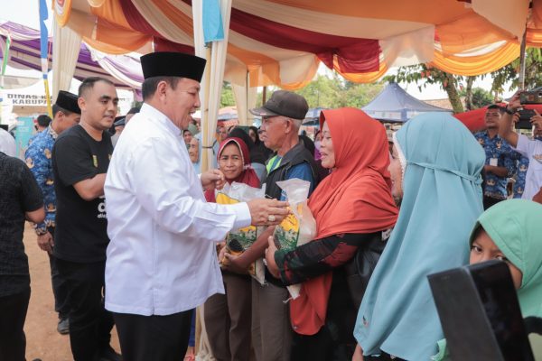 Arinal Hadiri Pengajian Akbar dan Salurkan Bantuan di Way Kanan