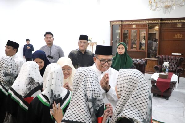 Pj Gubernur Lampung Gelar Doa Bersama dan Santuni Anak Yatim 