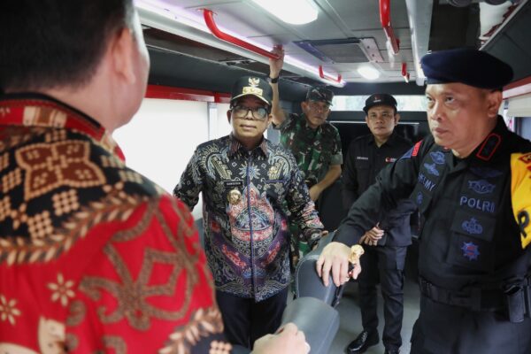 Pj Gubernur Lampung Bersama Kapolda Cek Pasukan dan Perlengkapan Pengamanan Pilkada 2024