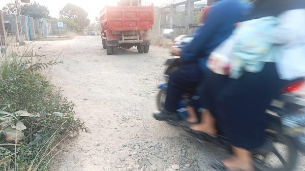 Lapor Pak Nanang, Jalan Cendana Jatimulyo Penuh Lubang dan Membahayakan Warga Minta Perbaikan