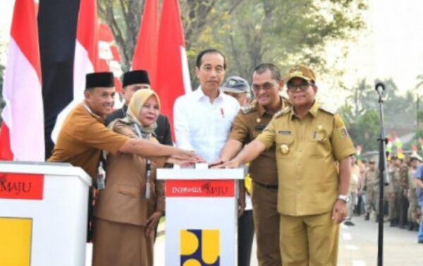 Jokowi Resmikan Infrastruktur Jalan di Lampung Utara