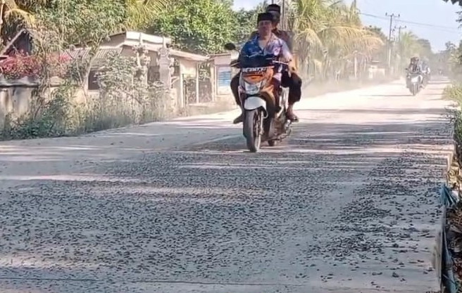 Jalan Seputih Raman-Seputih Mataram Diperbaiki Seumur Jagung Kini Sudah Rusak Lagi?