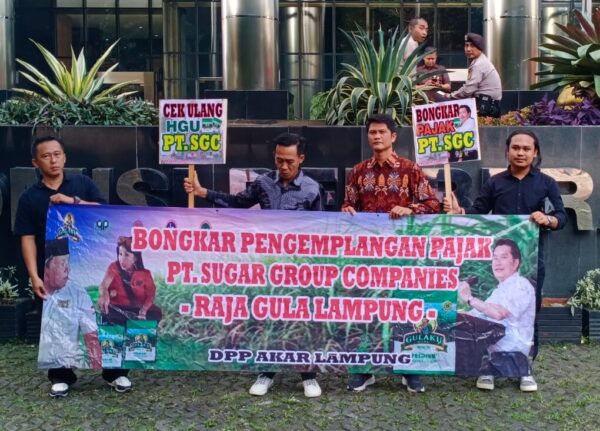 Unjukrasa di KPK Akar Lampung Laporkan Arinal Djunaidi dan PT SGC