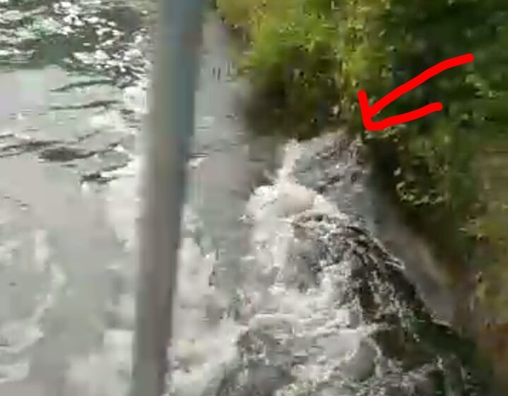 Limbah Yang Mencemari Laut Sebalang Dari PTU PLN Sebalang Lewat Saluran Tertutup Kamuplase Pembuangan Air Pendingin Turbin