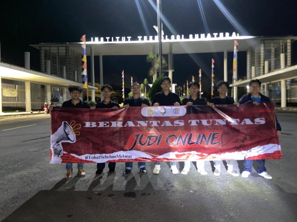 KM Itera-FKPPIB Pasang Spanduk Brantas Judol