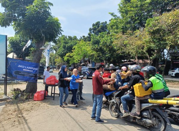 Jumat Berbagi, JMSI Lampung Bagi-Bagi Nasi Kotak