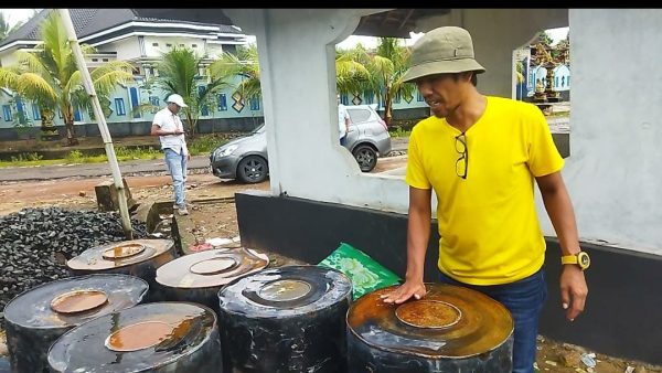 Proyek Lapen di Kampung Warga Indah Jaya Tulang Bawang Gunakan Aspal Tak Standar