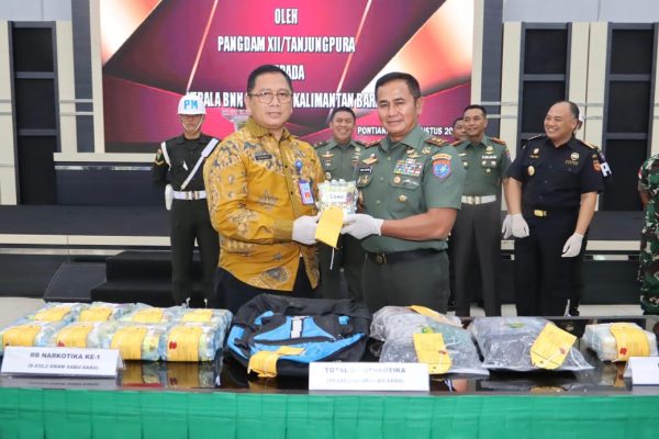 Pangdam XII/Tpr Serahkan 10,54 Kg Sabu ke BNN, Hasil Tangkapan di Perbatasan Desa Sungai Tekam Sanggau