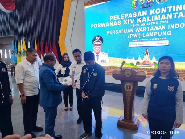 Kontingen Porwanas PWI Lampung Berangkat ke Kalimantan Selatan