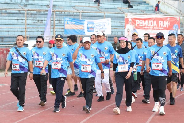 Pj. Gubernur Samsudin Lepas 1.700 Peserta Pemuda Run dalam Rangka HUT RI ke-79 dan HUT KNPI ke-51