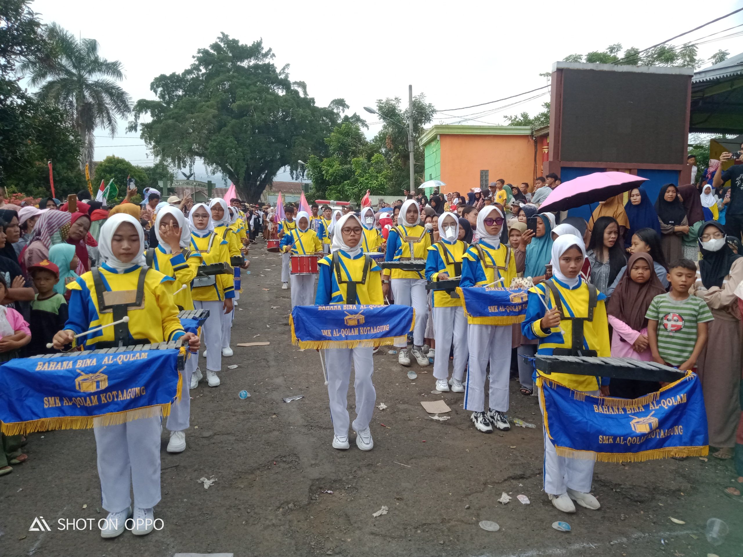 SMK dan SMP Al Qolam Ikuti Pawai Karnaval Semarak HUT RI ke 79 