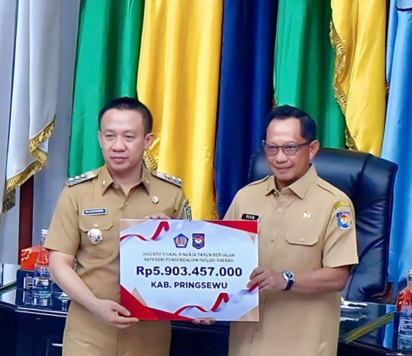 Pemkab Pringsewu Terima Penghargaan Insentif Fiskal di Jakarta