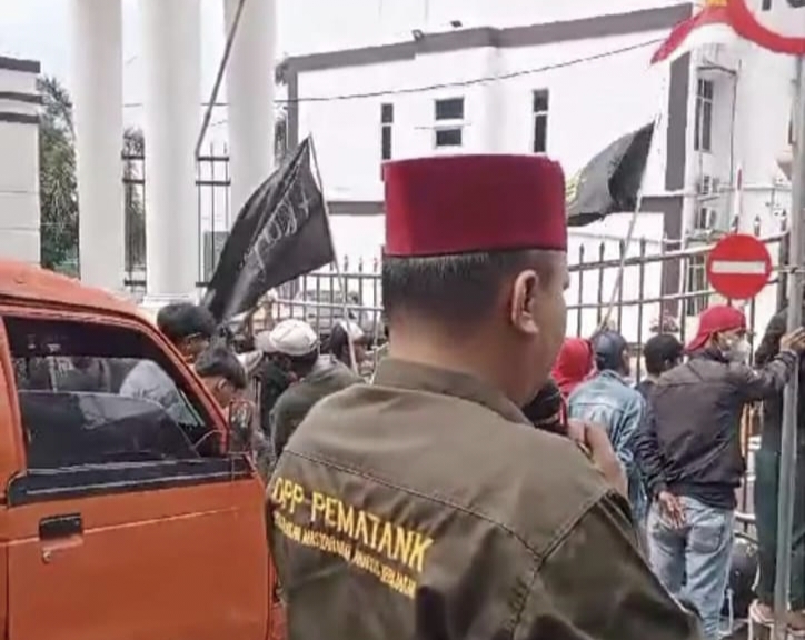 Pematank dan Keramat Unjukrasa di Kejati Desak Usut Penyimpangan Anggaran Kominfo Kota Metro