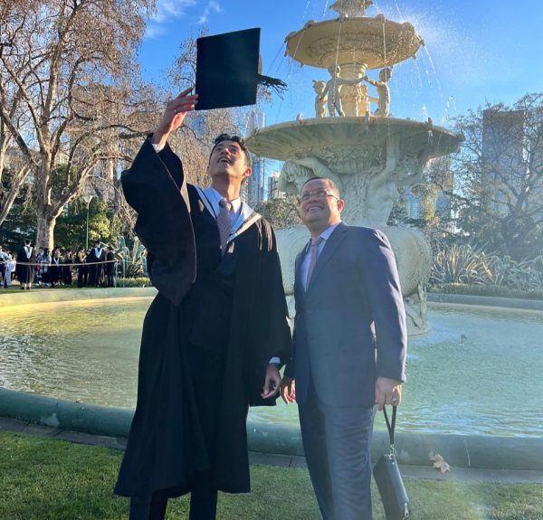 Edwarsyah Pernong Bangga, Diva Eldyn Putra kedua Ari Yusuf Amir Lulus S1 di University Of Melbourne