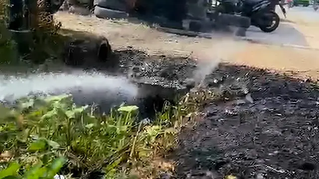 Pipa Gas PT PGN Terbakar di Jalan Soekarno Hatta Warga Sempat Panik