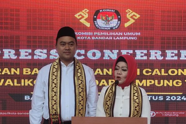 Pake Perahu PDIP Bunda Reihana-Aryodhia Daftar KPU Siap Melawan Bunda Eva