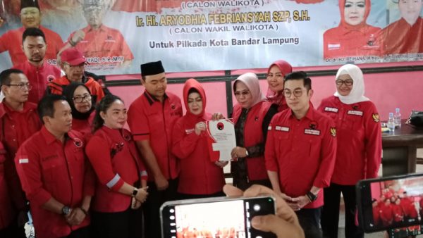 Ditingalkan Gerindra Bunda Reihana-Aryodhia Dapat  PDIP Tantang Eva Dwiana di Pilkada Bandar Lampung