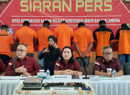 Imigrasi Lampung Tangkap 12 WNA Asal Negeria di Lampung Timur Selain Overstay Diduga Pelaku Kejahatan Love Scamming