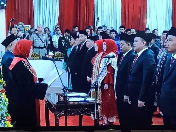 Didik Setiawan dan M Rangga Putra Pimpinan Sementara DPRD Tanggamus, Dwi Handjani Ikut Dilantik