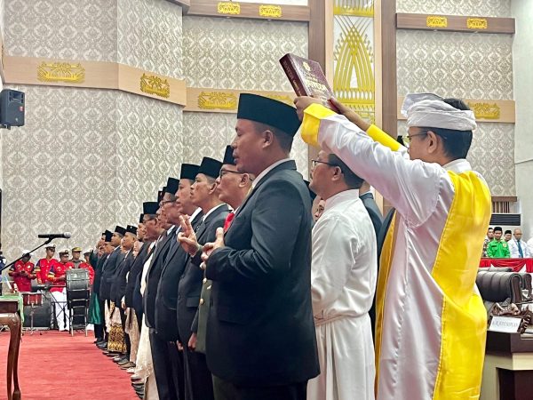 Suherman dan Surya Cahono Pimpinan Sementara DPRD Pringsewu, Ini Daftar yang Dilantik