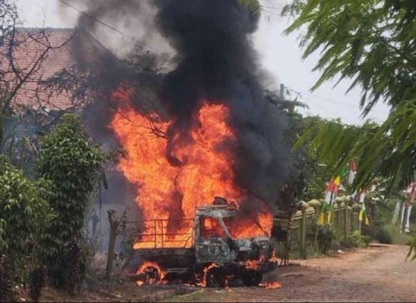 Mobil Carry Modifikasi Langganan Cor BBM di SPBU Terbakar di Mataram Baru