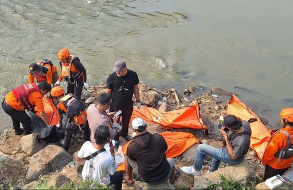 Tujuh Remaja Ditemukan Tewas Mengambang di Kali Bekasi, Kapolda Sebut Remaja Tawuran Lompat ke Sungai?