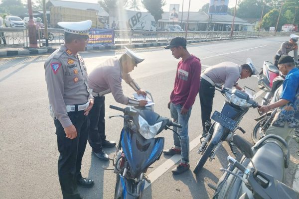50 Pengendara Kena Tilang di Tugu Garuda Menggala