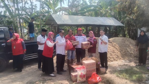Camat Tanjung Bintang Beri Bantuan Warganya yang Jadi Korban Kebakaran