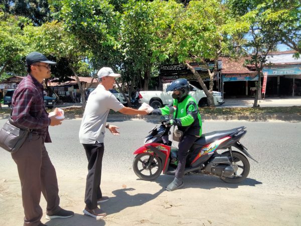 JMSI Lampung dan JMSI Pesawaran Kolaborasi Bagikan Puluhan Nasi Kotak untuk Masyarakat