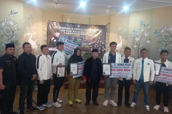 Faisol Djausal Bagikan Bonus Atlit IPSI Peraih Mendali PON XXI