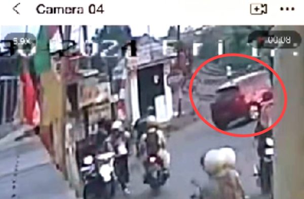 Detik-detik KA Ekpress Hantam Brio Merah yang Tewaskan Selebgram Lampung Terekam CCTV: Palang Pintu Tak Turun