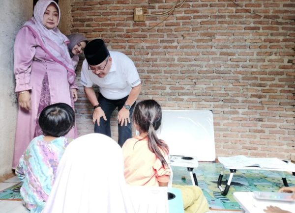 Anggota DPRD Lampung Watoni Beri bantuan Alat Tulis untuk PAUD