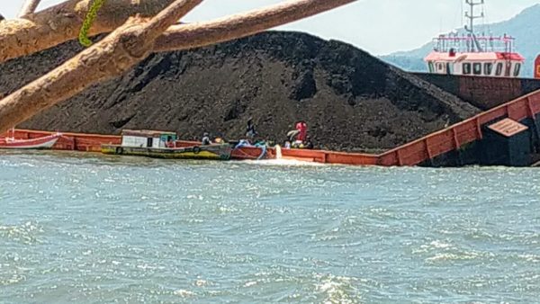 Kapal Tongkang Tua Isi 7 Tibu Ton Batubara Bocor Dan di Kandaskan di Perairan Kunyit, Warga Keluhkan Polusi?