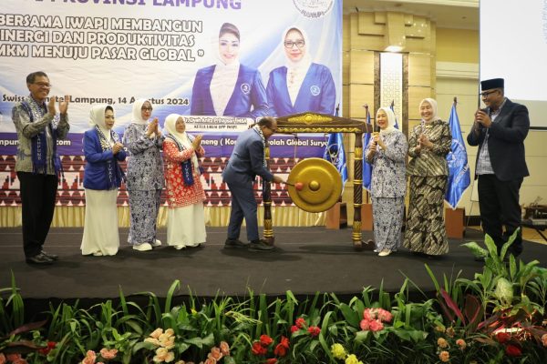 Pj Gubernur Samsudin Membuka Rakerda III DPD IWAPI Lampung