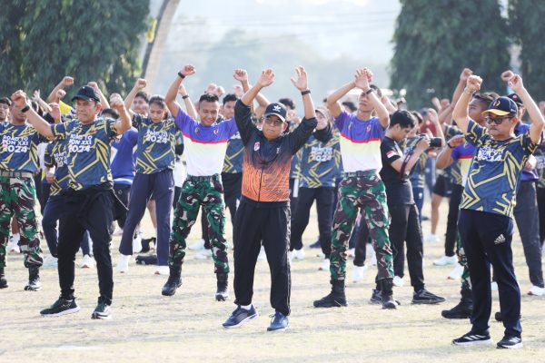 PJ Gubernur Samsudin Senam Bersama Atlet PON