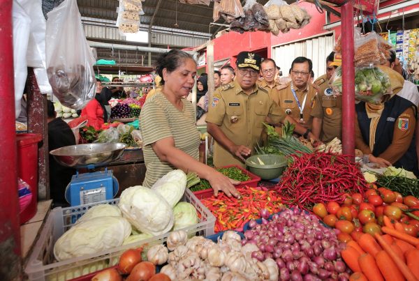 Cek Harga Komoditas Pangan 2 Pasar di Balam, Samsudin: Cabai Masih Naik