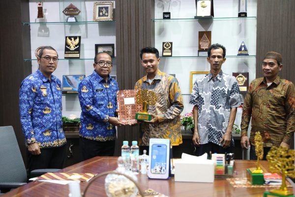 Pj Gubernur Lampung Serahkan Penghargaan Lomba Wana Lestari 2024, Ini Daftar Pemenangnya