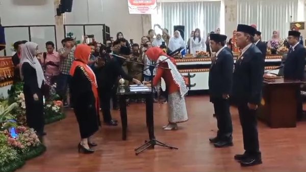 Pimpinan Baru DPRD Metro Disumpah, Ria Hartini Ketua, Achmad Khusaini Wakil I dan Abdulhak Wakil II