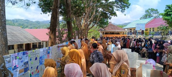 SMA Negeri 2 Padang Cermin Sukses Gelar Panen Hasil Belajar P5