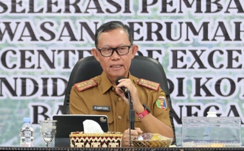 Beredar Foto Selfie Sekdaprov Lampung dengan Timses 02, Bawaslu: Sedang Ditelusuri!