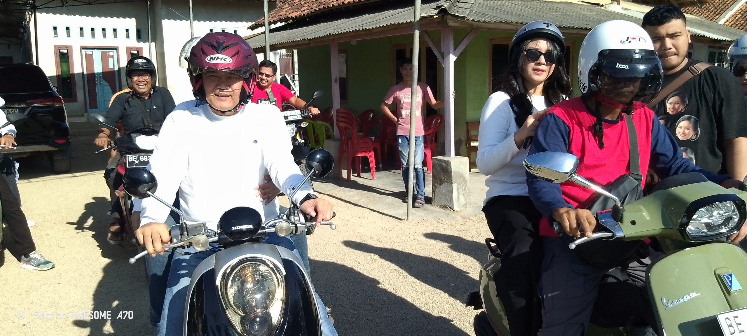 Fauzi- Laras Sunmori Mengunjungi UMKM Kuliner Nggruput di Area Pemda Pringsewu