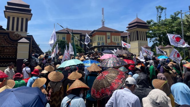 Polda Lampung Didemo Petani Tuntut Penegakan Hukum dan Keadilan 